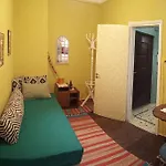 Up To 5 Guests - Cosy Apt In The Center!