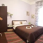 Up To 5 Guests - Cosy Apt In The Center!