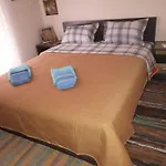 Up To 5 Guests - Cosy Apt In The Center!